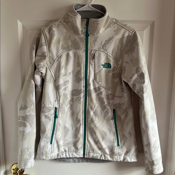 The North Face Women's Apex Bionic White Jacket - Picture 2 of 9